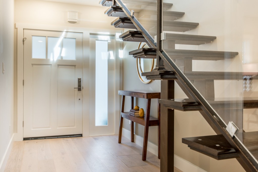 1429133727_003_Entry