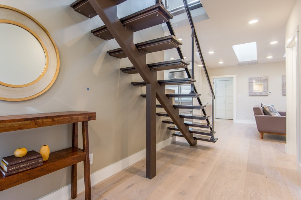 1429133727_004_Entry