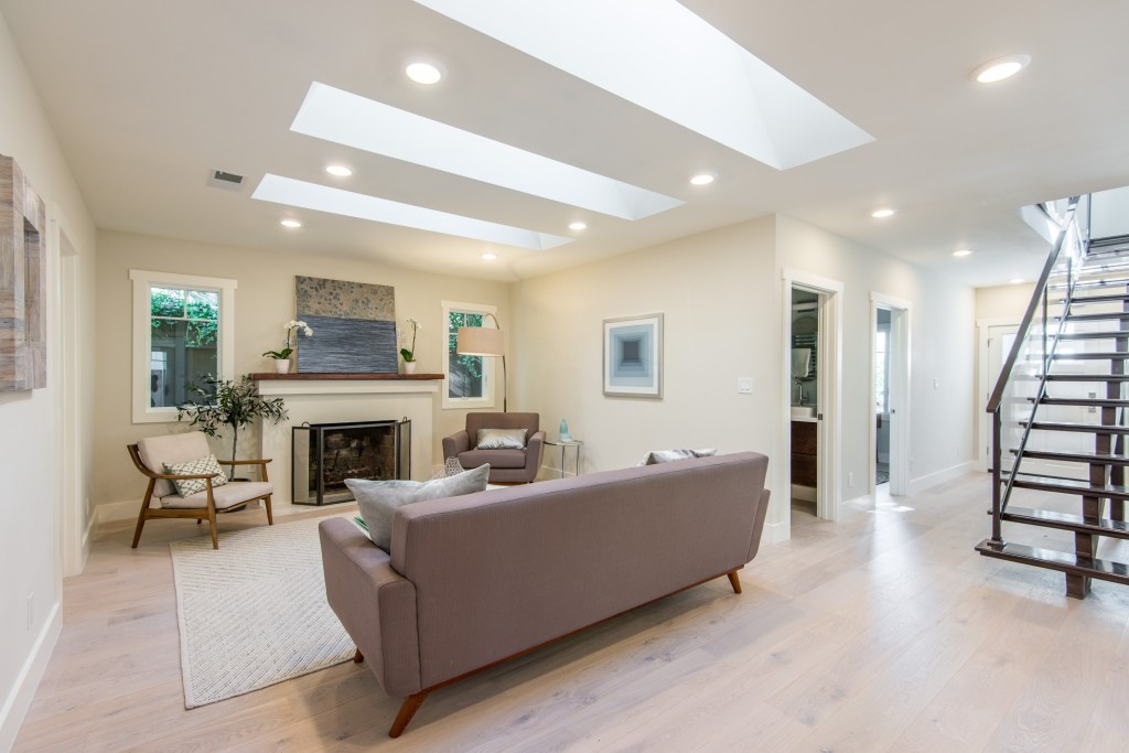 1429133728_005_Living_Room