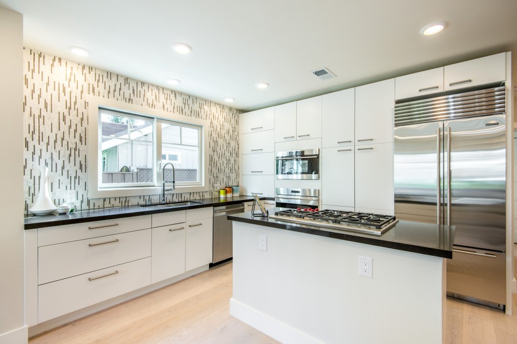 1429133729_008_Kitchen