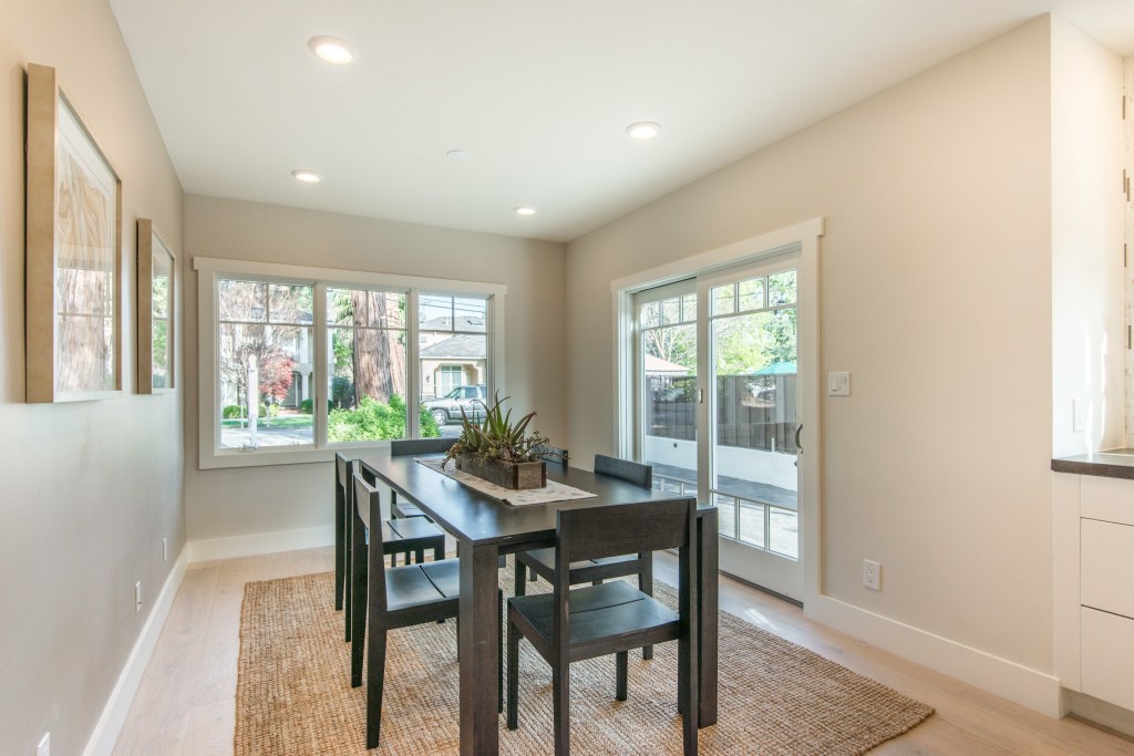 1429133729_011_Dining_Room